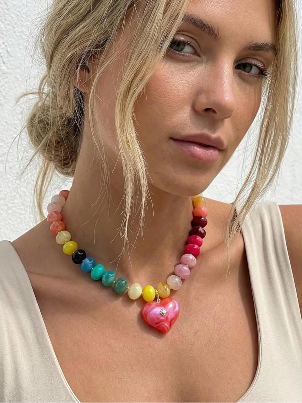 Multicolor Dopamine Beaded Marbled Necklace with Pink Heart Pendant NEW - Picture 3 of 5